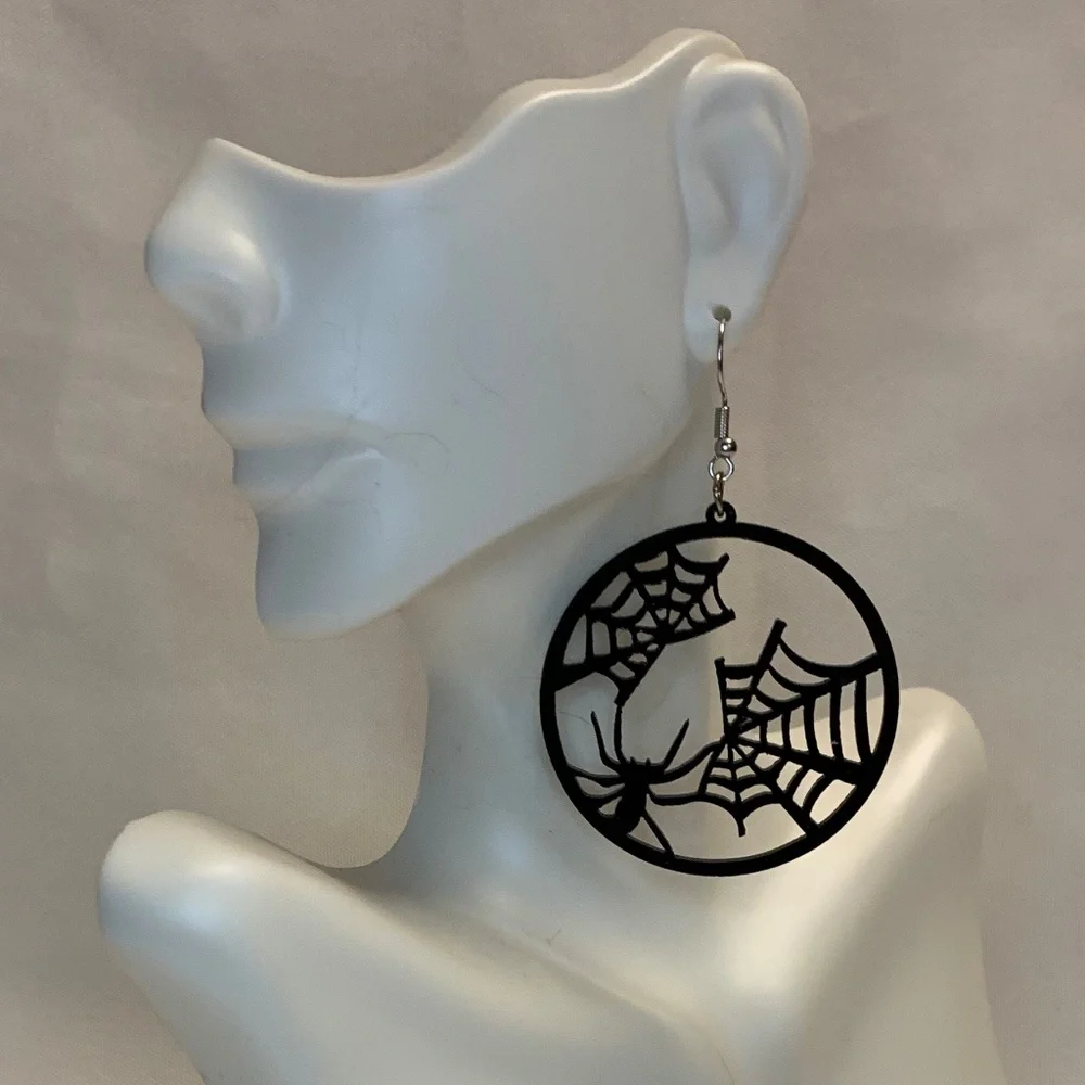 NWT! Black Round Acrylic Halloween Wicked Spider with Webs Dangle Earrings!
